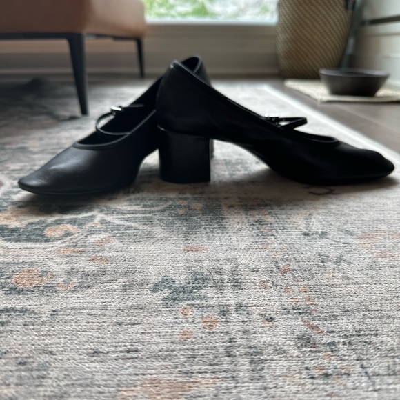 Zara Black Flats with Classic Round Toe and Strap - Picture 2 of 3